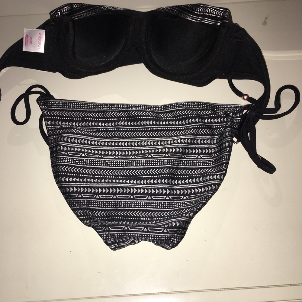 black bikini - Picture 4 of 4